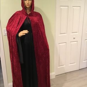Halloween red cape velvet look